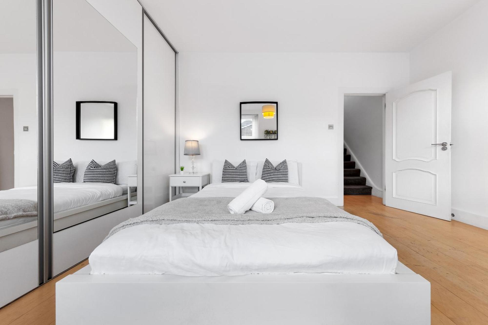 Luxury 4-Bedroom Modern Flat In Central London Steps From Station, Sleeps 9 In Style! Dış mekan fotoğraf