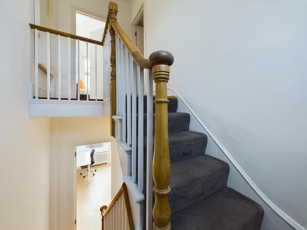 Luxury 4-Bedroom Modern Flat In Central London Steps From Station, Sleeps 9 In Style! Oda fotoğraf