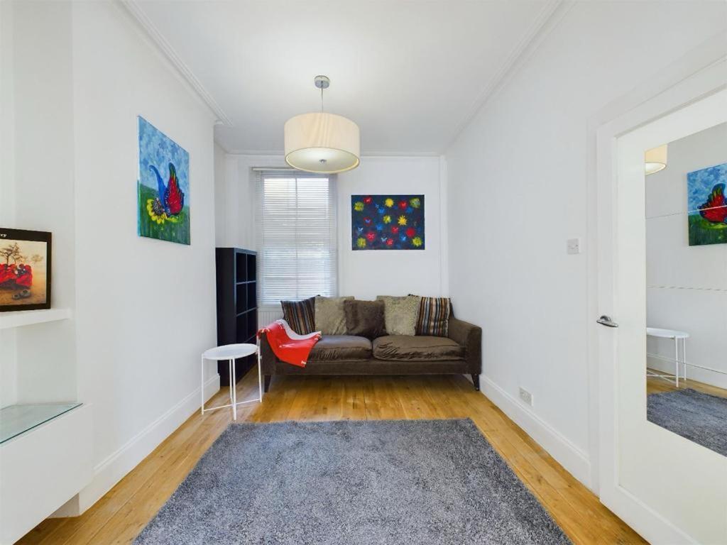 Luxury 4-Bedroom Modern Flat In Central London Steps From Station, Sleeps 9 In Style! Oda fotoğraf