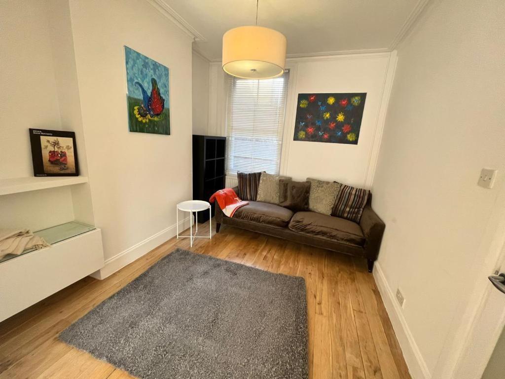 Luxury 4-Bedroom Modern Flat In Central London Steps From Station, Sleeps 9 In Style! Oda fotoğraf
