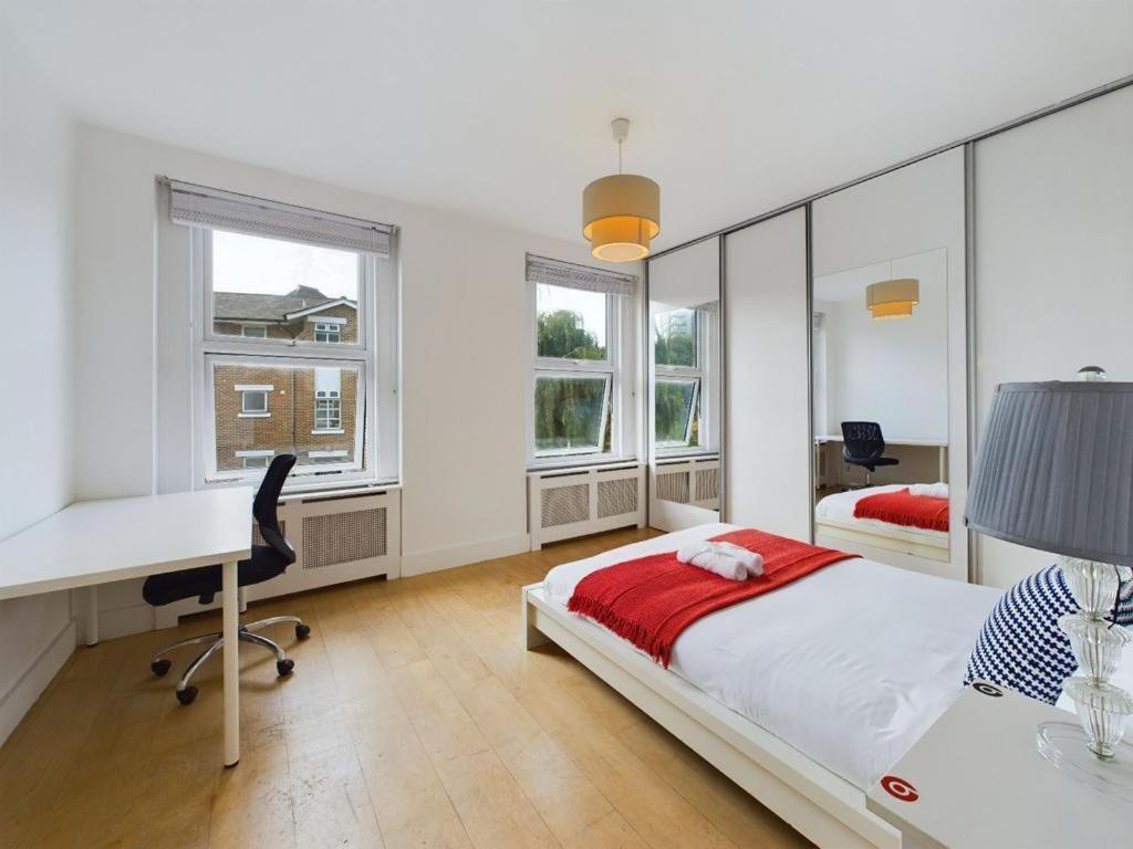 Luxury 4-Bedroom Modern Flat In Central London Steps From Station, Sleeps 9 In Style! Oda fotoğraf