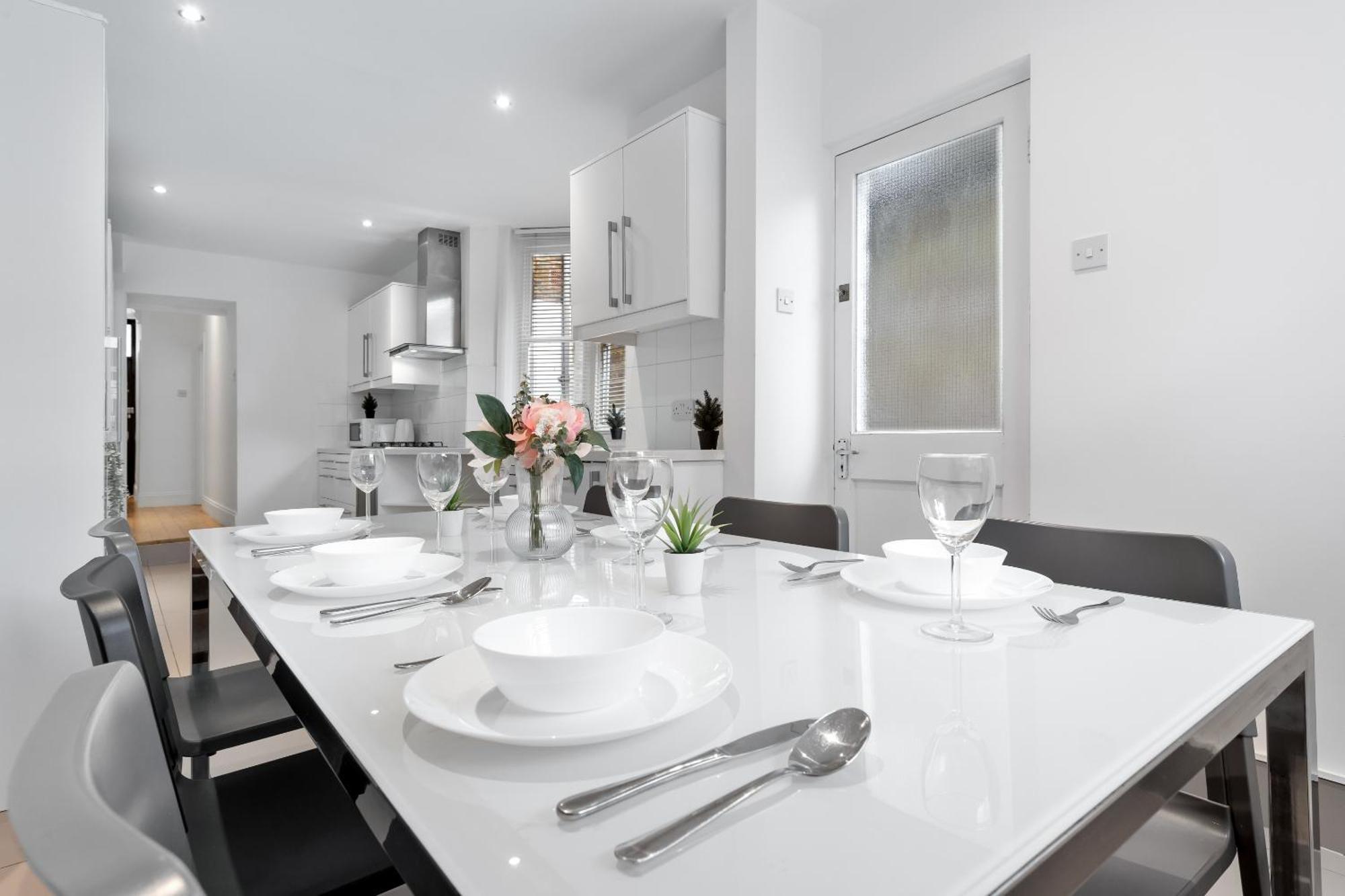 Luxury 4-Bedroom Modern Flat In Central London Steps From Station, Sleeps 9 In Style! Dış mekan fotoğraf